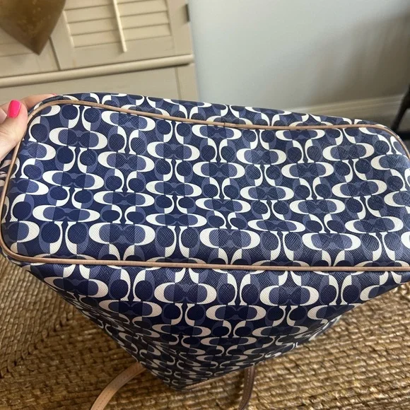 Coach Soft Leather Bag - Picture 4 of 8